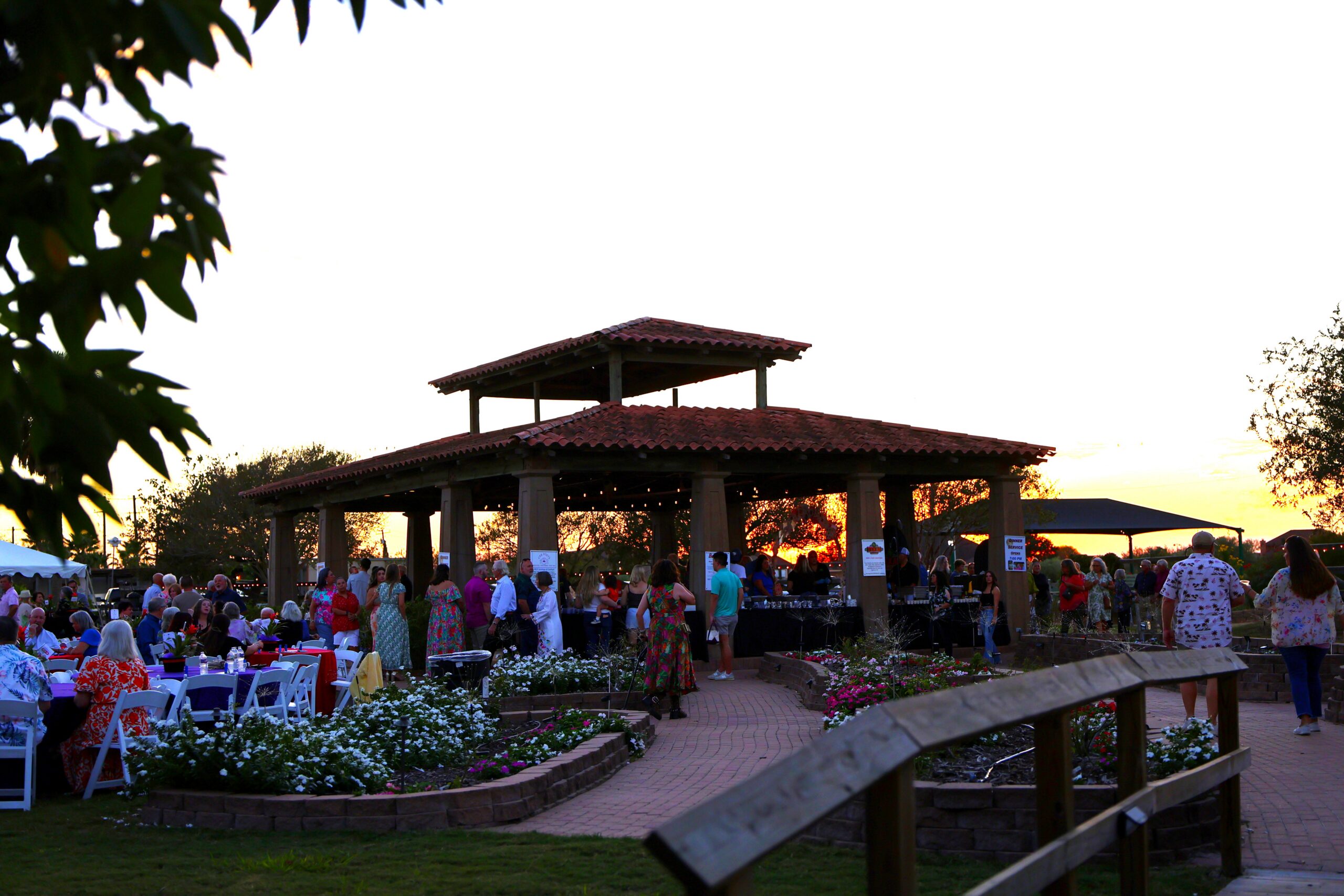 Scene, Crowd